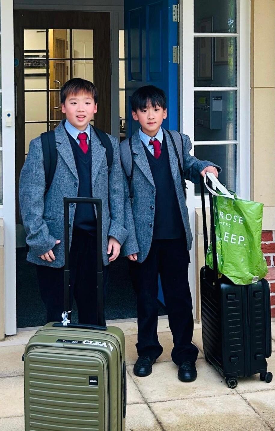 Students arriving with their luggage for a school stay